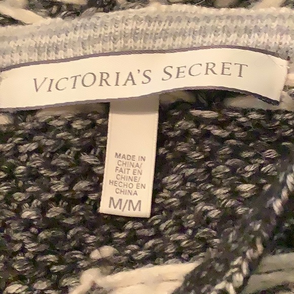 Victoria’s Secret Hoodie Sweater With Pockets - Picture 5 of 10